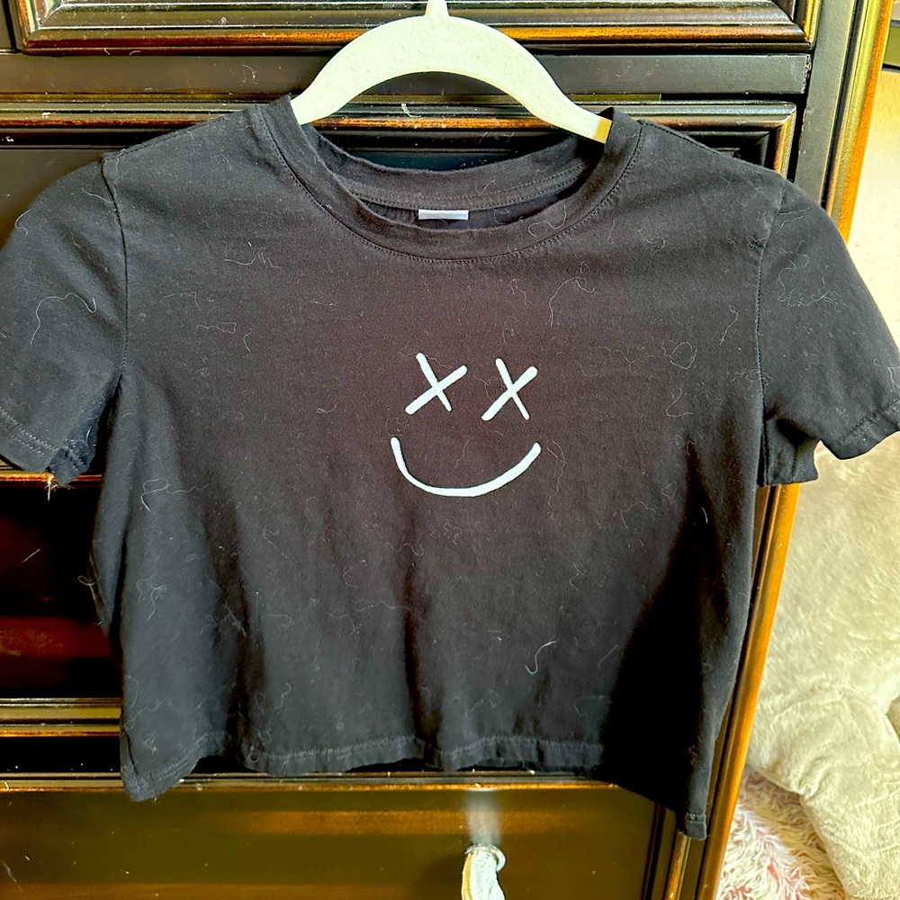 Louis Tomlinson Merch Black Cropped Smiley T-Shirt - Medium